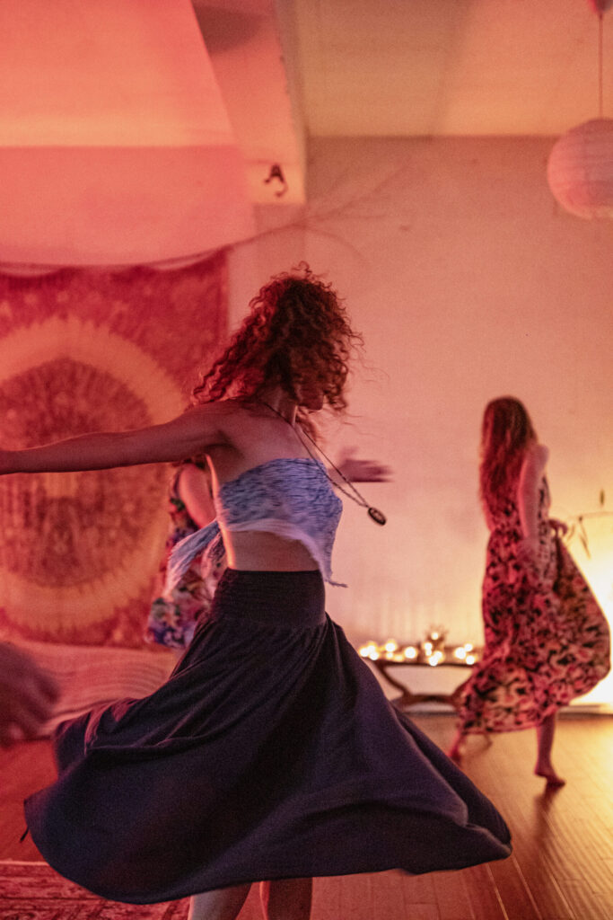 She Who Moves, bewegen door de ruimte