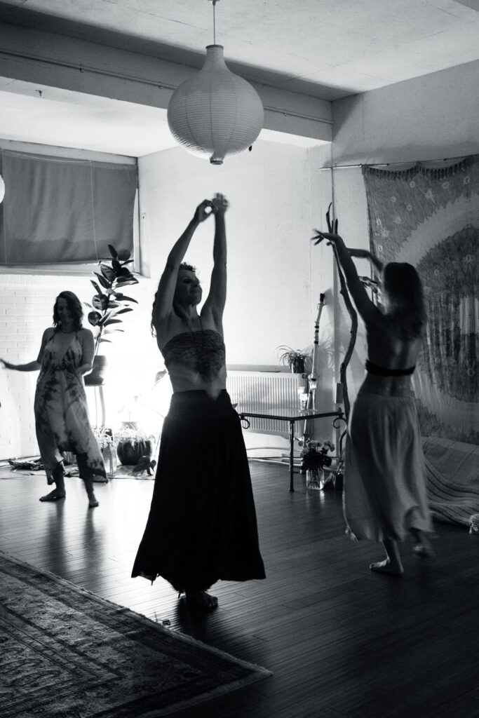 She Who Moves, bewegen door de ruimte