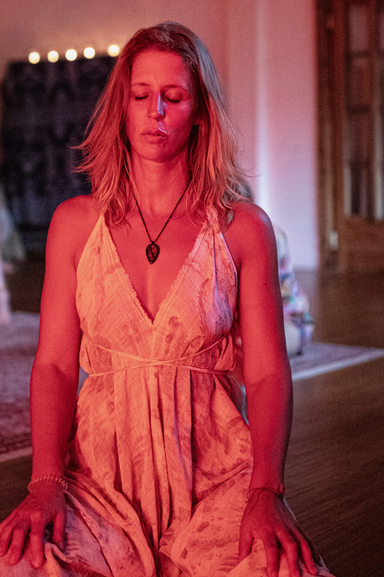 She Who Moves, naar binnen zijn